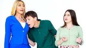Real estate agent seals the fucking deal by staying freeuse during the entire house tour