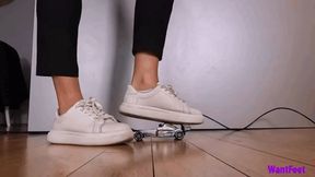 White Sneakers Crush 4K