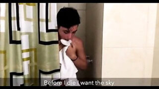 Dünne schwule Schlampen werden ohne Sattel anal gefickt