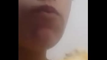 Samira mastigando