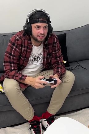Gamer Girl Blowjob Guy to Face Cum