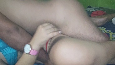 Mi mejor amigo se fue de vacaciones y me pide que le cuide muy bien a su esposa, de vez en cuando le envio videos de como la estoy cuidando, esta vez le mande uno follandola y acabandole en su co&ntil