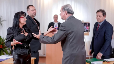 MATURE4K. Old Elle with massive tits fucked her gardener in doggy and ended up in court