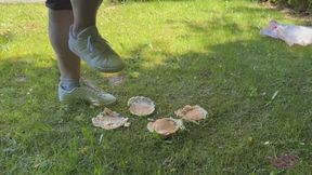 Sneaker-Girl Akira - Burger Crush with Shoes