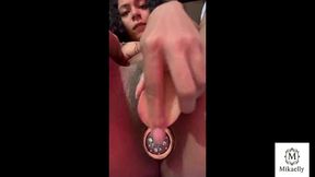 casada brasileira tem video que fez para o amante vazado na web. brazilian girl faz video para o amante com plug no cu e o video cai na internet sem o corno saber.