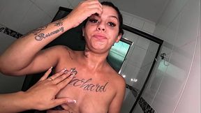 Vih Martins chega t&iacute_mida para sua estreia e acaba liberando at&eacute_ o rabo