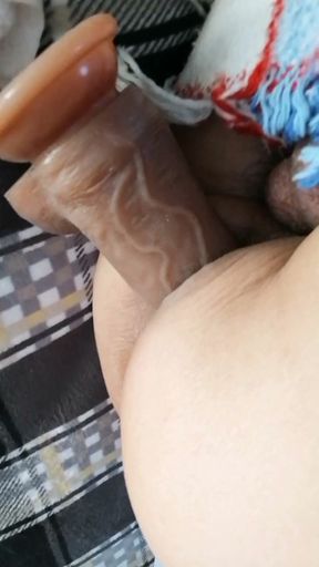 I come with spasms <br />
Spasms of pleasure 'cause a dick is inside me