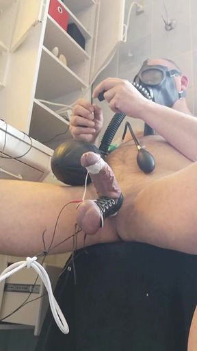 Hard Estim, CBT, gasmask, nippleclamps and ballstretching - 45 minutes of turture till surrendering  2. April 2022   Clip 1