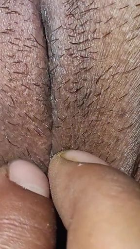 Bhartiya bhabi ki chut ko sehlaya chut ka pani piya   Clip 1