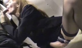 l hotesse de lair suce les pilotes dans le parking