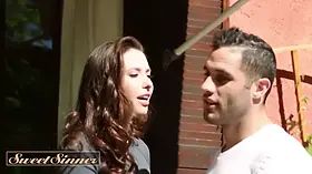 Jummy sinner - the rivalry warms up as brunette sister screws her sibling’s punch just to spite her
