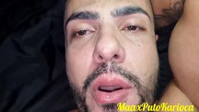 entregador henrique donatto foi fazer uma entrega ao petrick garcia e acabou fudendo e gozaram gostoso .