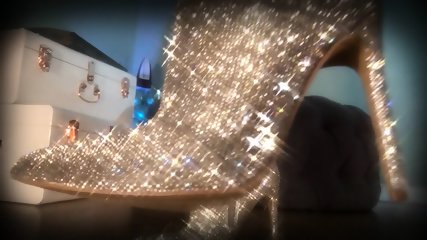 Sparkles Tease - Mesmerizing Goddess teases slaves in her Holiday Boots and uses a metronome