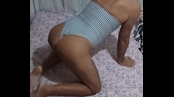 Ladysilva ma cama muito sexy de body  exibindo dua bunda gostosa, vem fuder meu cuzinho guloso