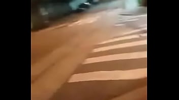 Soraia P&eacute_rola se exibindo na rua