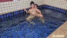 fudendo uma carioca na piscina