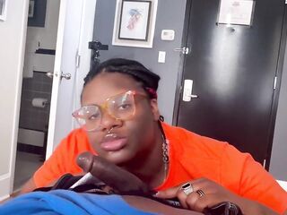 Ebony BBW Delivers Pizza And Gets A Tip