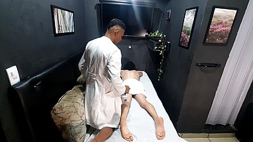 Hétero fica de pau duro durante massagem tailandesa - Parte 01