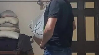 Cô em kế nghiệp dư tự quay phim lần đầu tiên quan hệ bằng miệng trước khi bị hiếp dâm qua đường hậu môn.