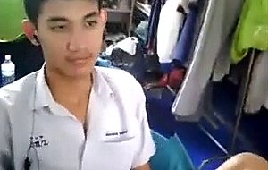 Hoc sinh thai thu dam nuot tinh trung