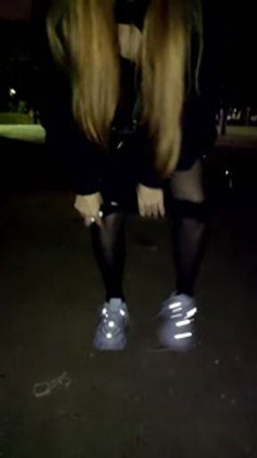 Hot girl can't hold her pee and her dance