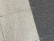 No me pude aguantar y me masturbe en el baño de la estación de tren