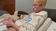 TamTwinky tries out masturbator love machine