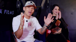 Vicca, wanita Latin bertato yang bergairah, memamerkan payudaranya yang besar saat melakukan hubungan seks anal amatir.