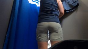 Striptease Queen&#x516C;&#x5F00;&#x5C55;&#x793A;&#x4E8E;&#x8BD5;&#x8863;&#x95F4;