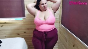 Sexy Stepmother Tries Casual Clothes to Seduce Latina