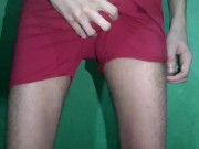 Peludinho tirando a cueca vermelha e mostrando tudo