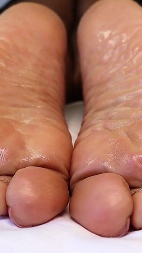 BBW Goddess Sole Asmr - Wrinkled Feet & White Sheets, Silent Foot Worship for Addicts