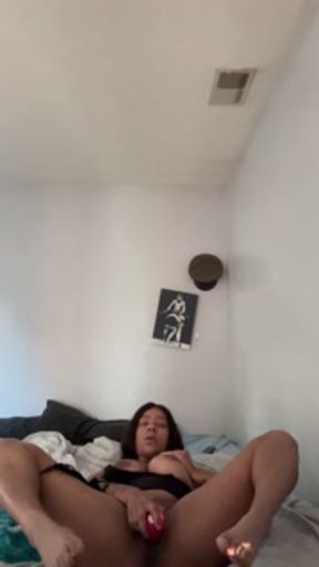 COLLEGE BABE WANTS TO SQUIRT