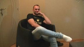 2260 salope kiffe sniffer les pieds de ses bossvoici killian un bonne salope ...