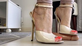 FOOTJOB on dildo with very tall italian shoes