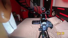 fazendo o famoso teste do sofa com a atriz - aniaty barboza