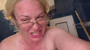 Pissing, pussy spreading and squirt in the toilet