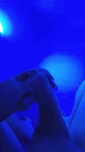 Underwater in the pool jerk off and cumshot