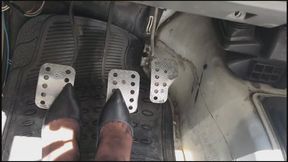 Misadventure in the street for a hot girl
