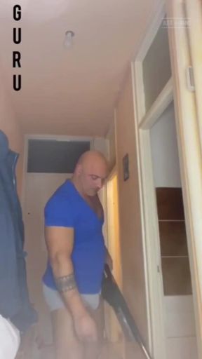 Home Made Wank. Bodybuilder Jerk off Solo Videi
