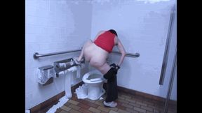 TAKING A CRAY FLEXI ONE LEGGED YOGA POSE PUBLIC PEE wmv