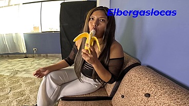 Mi madrastra me enseñara como es que se coje con una milf tetona y culona, apenas pude soportar sus sentones tan sensuales