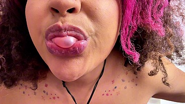 Bubblegum Chewing Turns Me On and Makes me Cum