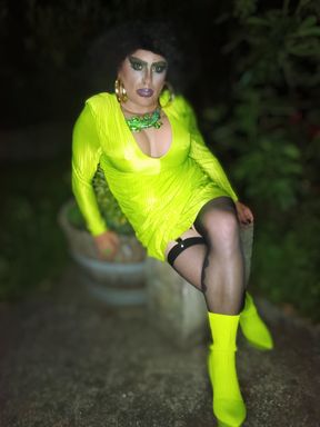 Pretty mature transvestite slut shows off outdoors