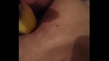 gordinha se acabando com a banana
