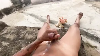 Twink jerks off and cums in the backyard for neighbor to watch