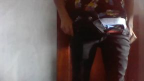 Lubrico mi  peque&ntilde_o pene frente a webcam