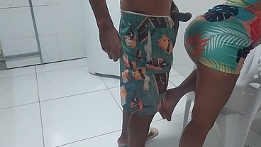 Comendo gostoso a safadinha dentro da geladeira