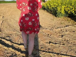 ⭐ Alice - Squatting to void urine in public outdoors - for all u pee lovers out there ;)