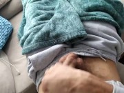 El Pajillero Se Masturba Como Un Mono 🐒 en La Casa De Sus Familiares 😲😲